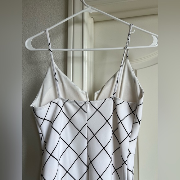 WHITE GRID ASYMMETRICAL V NECK BODYCON DRESS - Picture 5 of 5